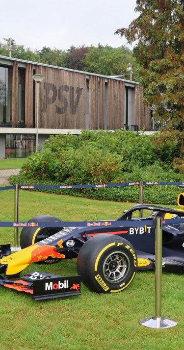 Bezoek FANzone en showcar Red Bull