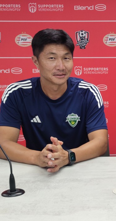 Interview met de hoofd coach van Jeonbuk Hyundai Motors FC: Kwanghyeon Lee